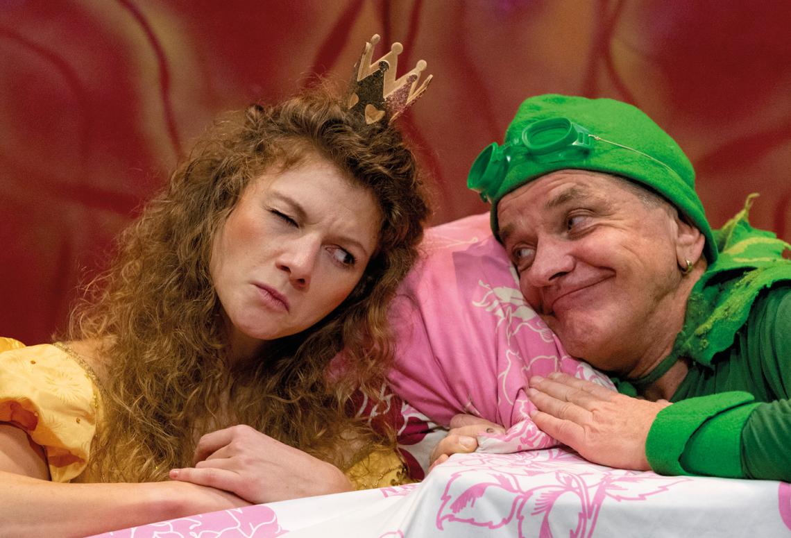 Der Frosch und die Prinzessin im Bett