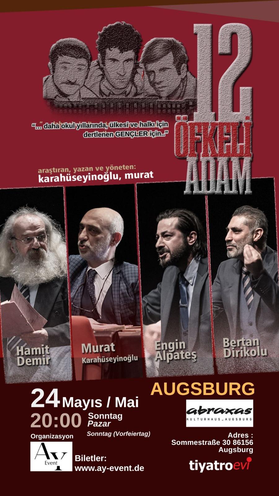 Vier Männer in Anzügen und Krawatten diskutieren lebhaft.